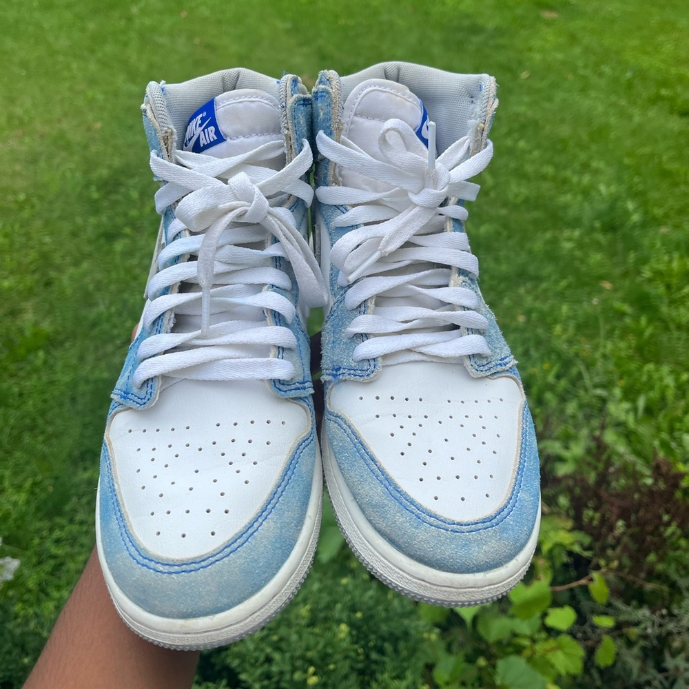 Jordan 1 hyper royal smoke grey